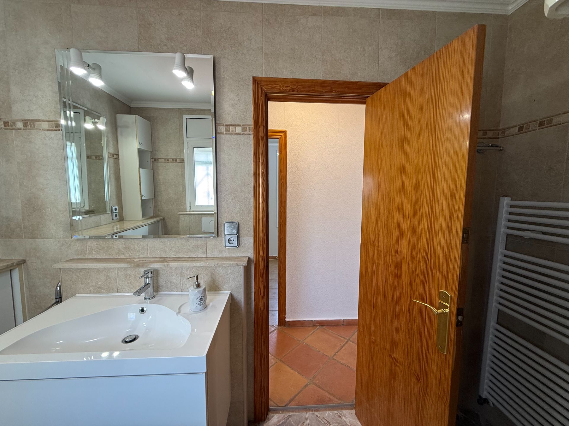 Chalet Independiente con Dos Viviendas - Oportunidad de Inversión en Zona de Playa - Image 24